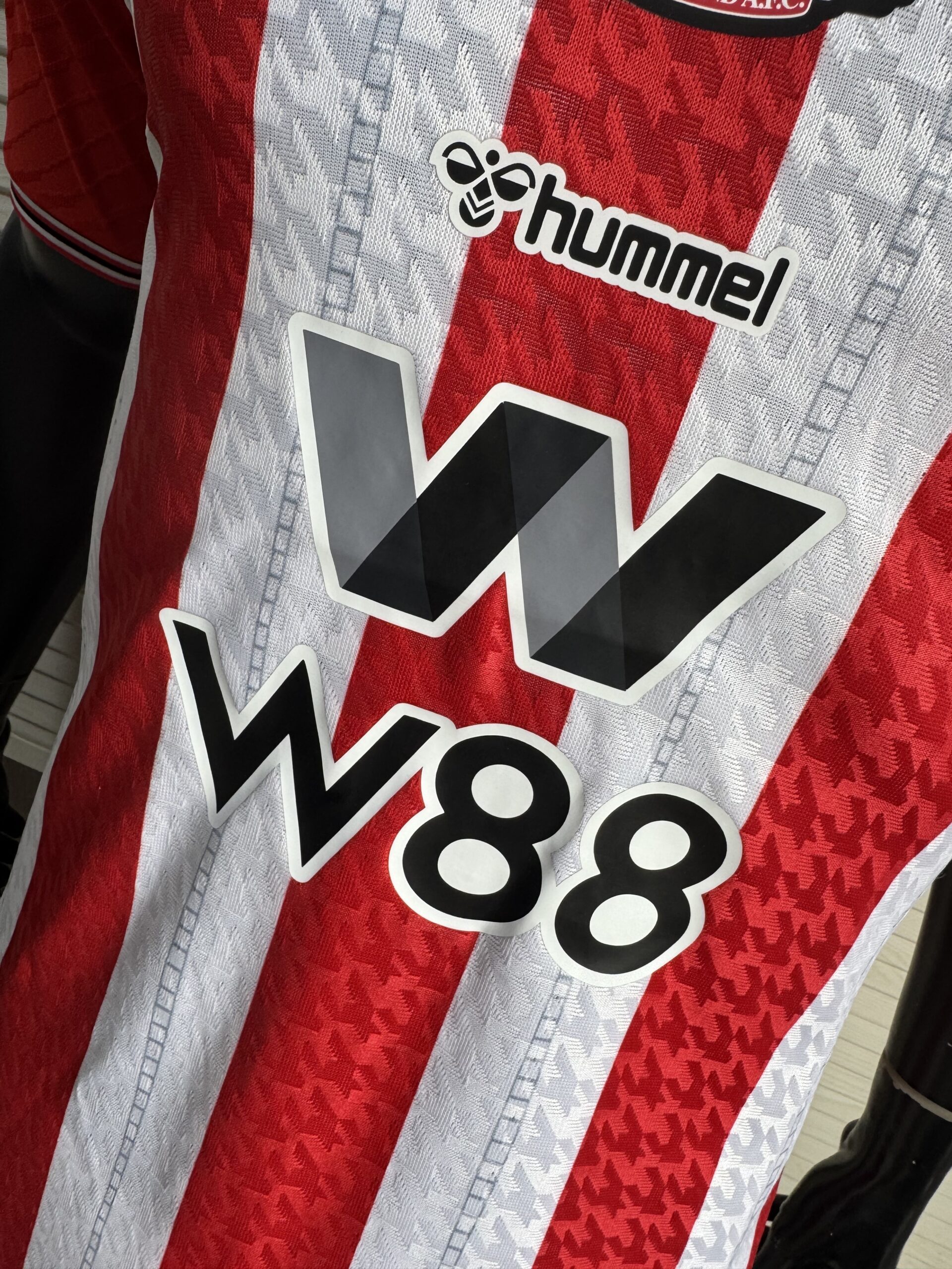 Hummel Sunderland AFC 2025/26 Home Jersey – Red & White Stripes | Premier League Football Shirt - Image 2