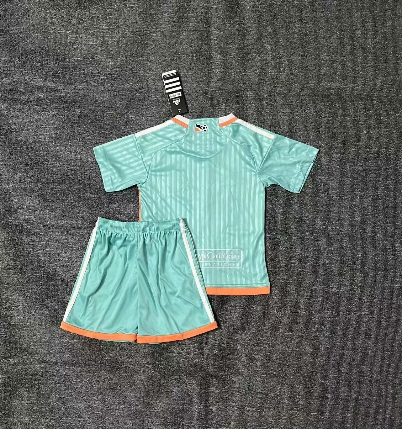 Niño Messi Inter Miami Kids Kit 2026/27 - Image 2