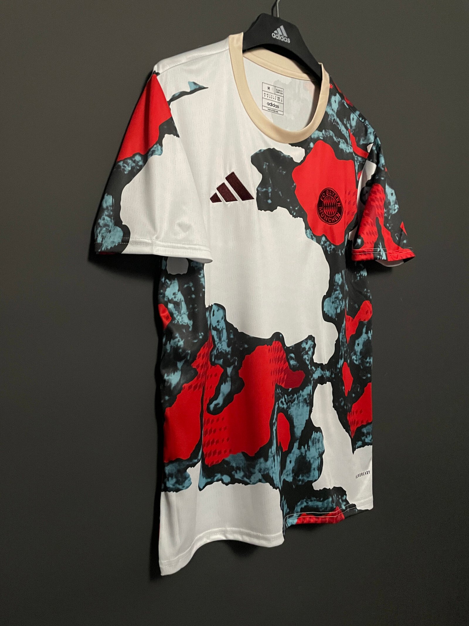 25-26 Bayern Munich Pre-Match Shirt - Image 4