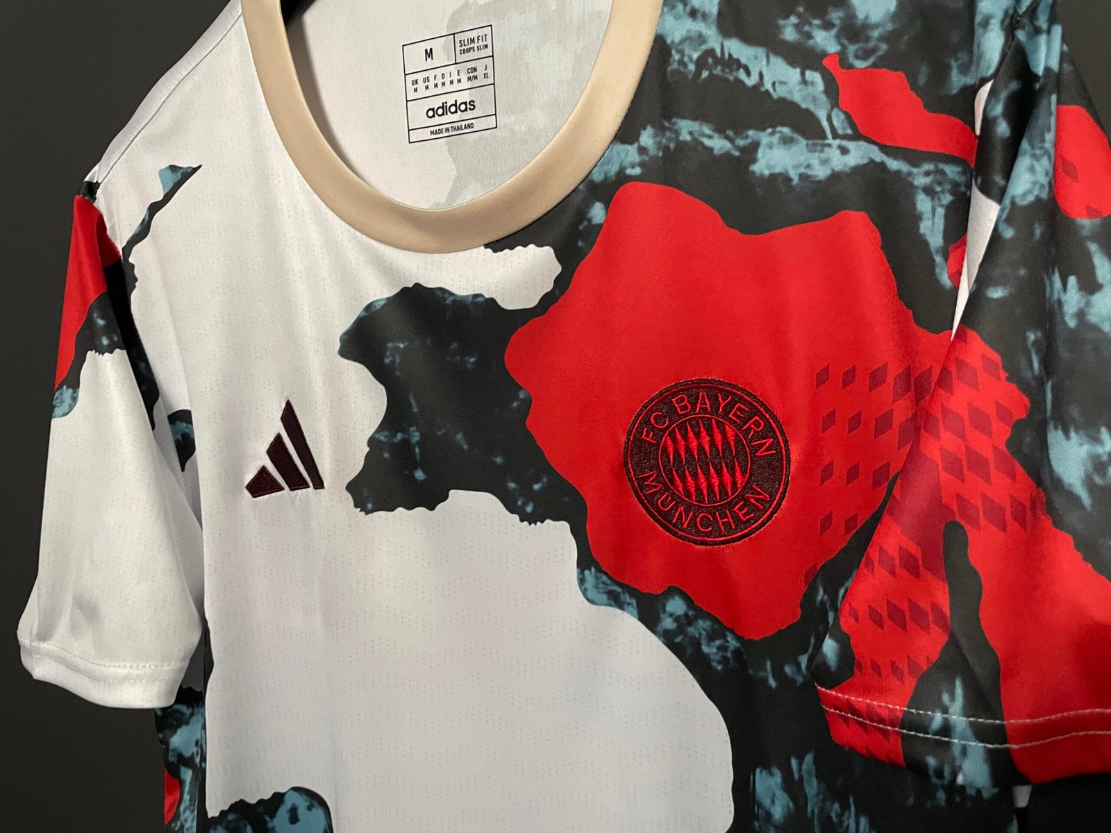 25-26 Bayern Munich Pre-Match Shirt - Image 2