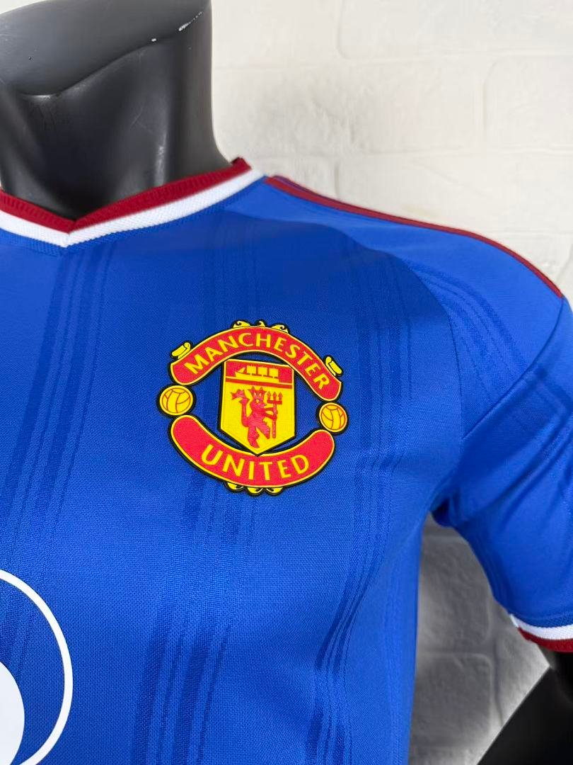 Manchester United Away Jersey 2026-27 crest detail